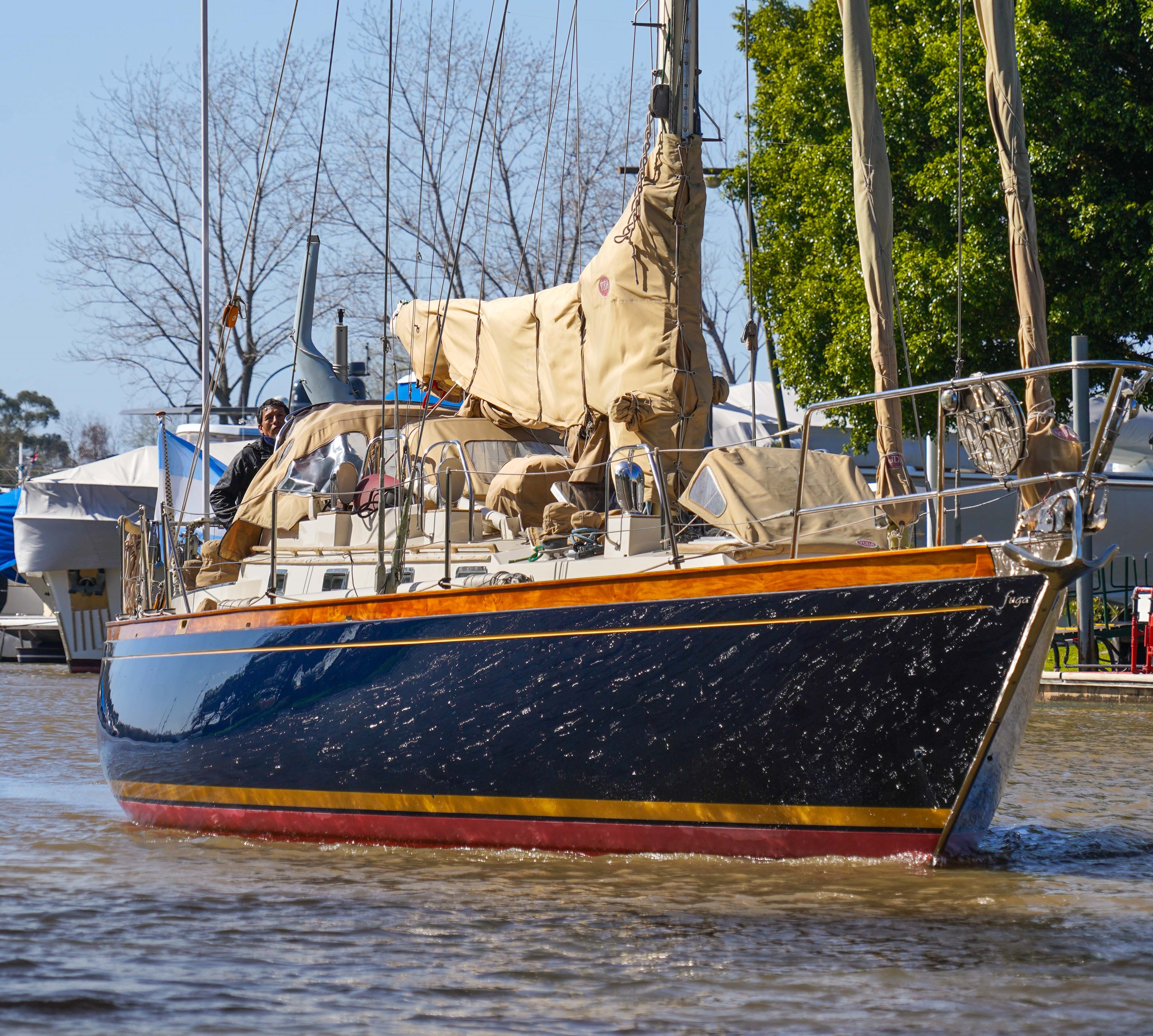 VELERO FRERS 44