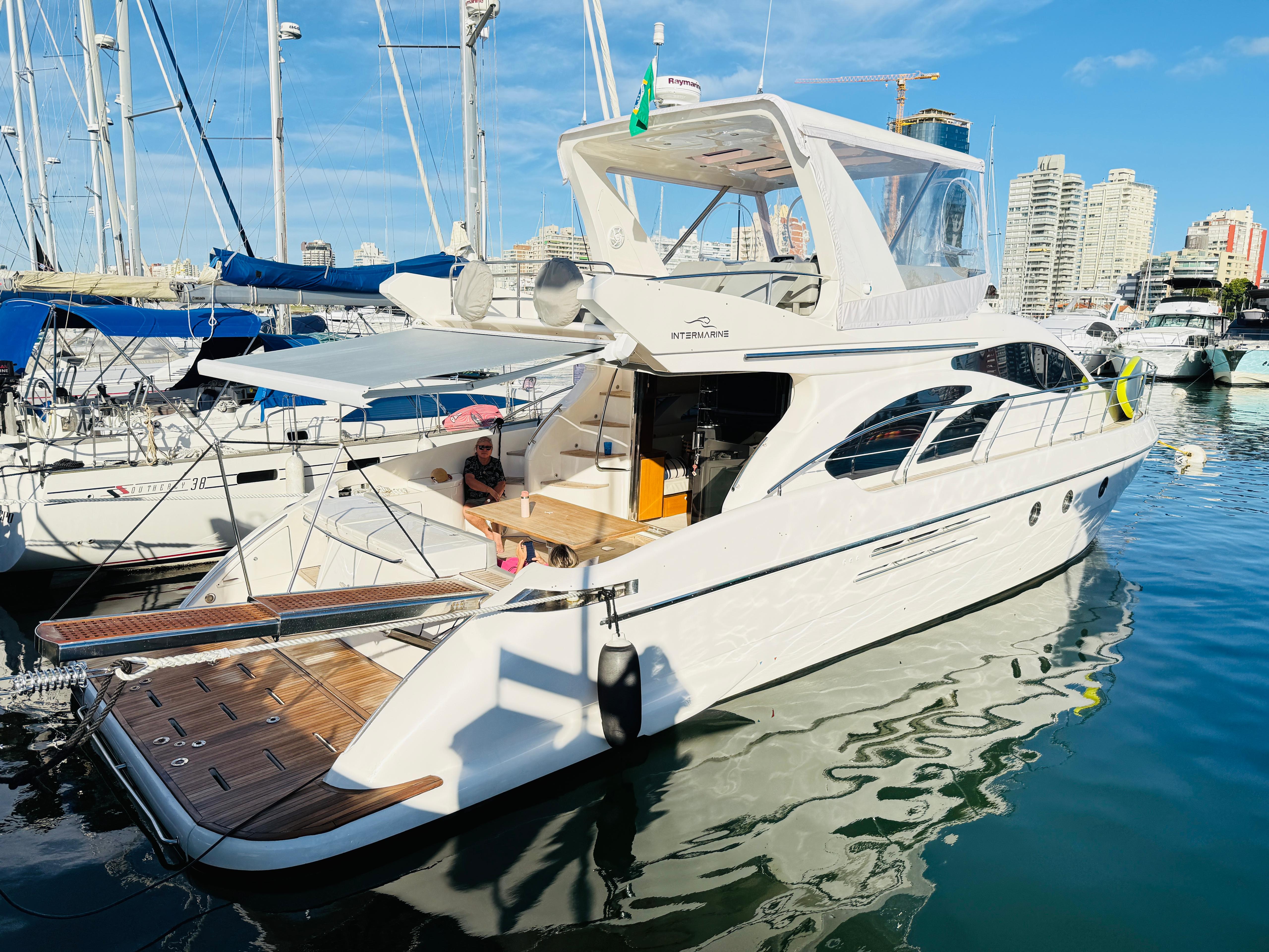 AZIMUT 52