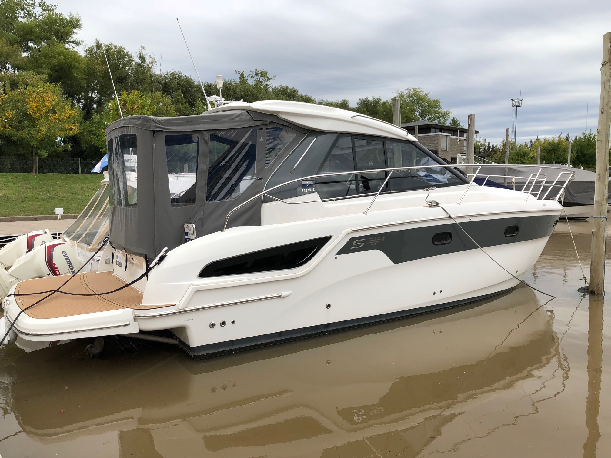 BAVARIA S33